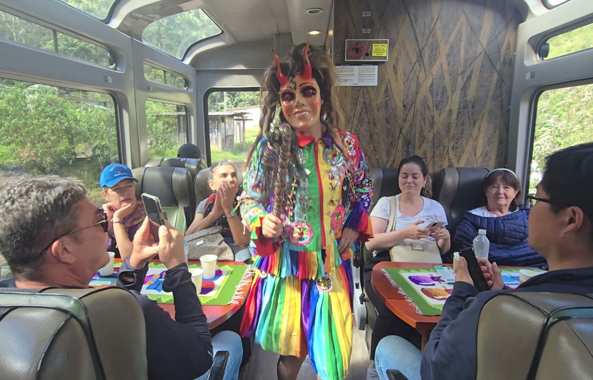 PeruRail Vistadome train to Machu Picchu
