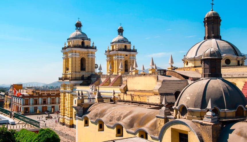 Lima Colonial & Culinary Guide Historical colonial architecture and Plaza San Francisco in UNESCO World Heritage Lima Historic Center