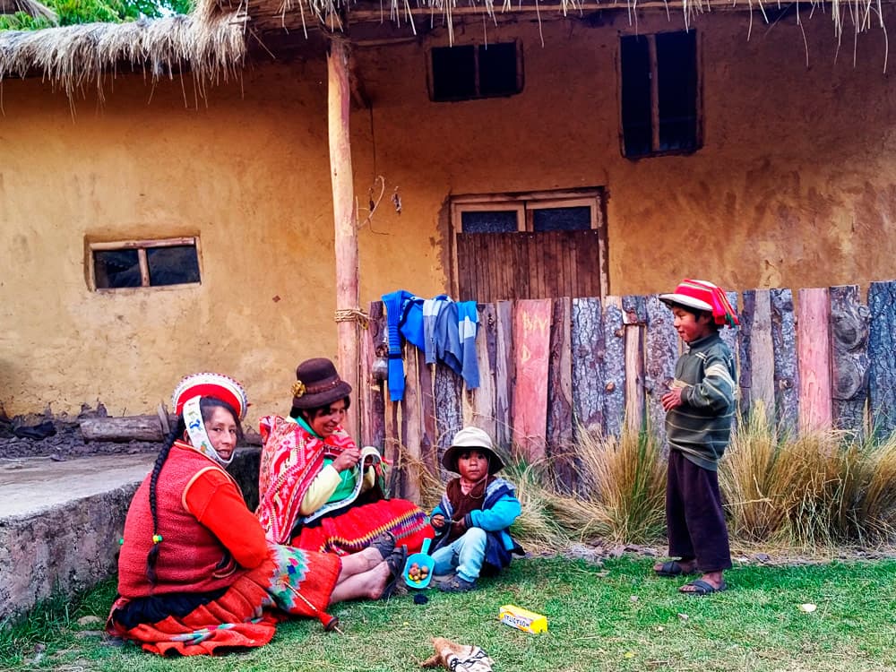 Lares Cultural Trek to Machu Picchu (4 Days / 3 Nights) - View 2 | Daspe Travel Traditional Quechua native weavers with colorful handmade textiles and herds of alpacas in Lares