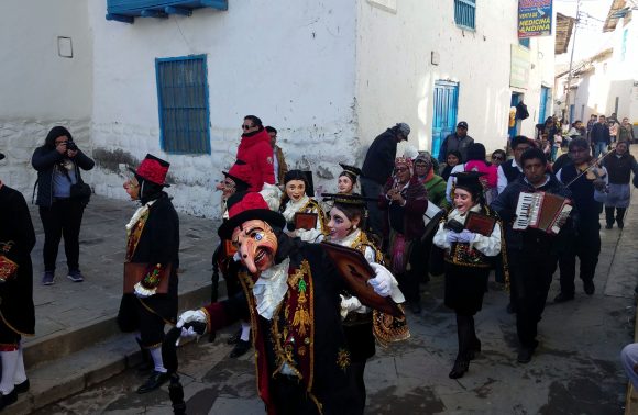 Peruanischer Karneval: „Festividad de la Virgen del Carmen“